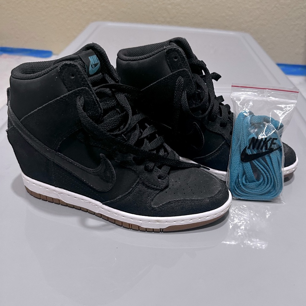 Nike women’s wedge